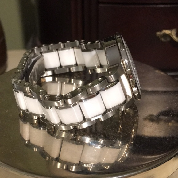 Watch - Picture 2 of 4